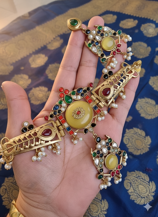 TAVISHA 24 CARAT GOLD PLATED YELLOW CHOKER SET WITH EARRINGS