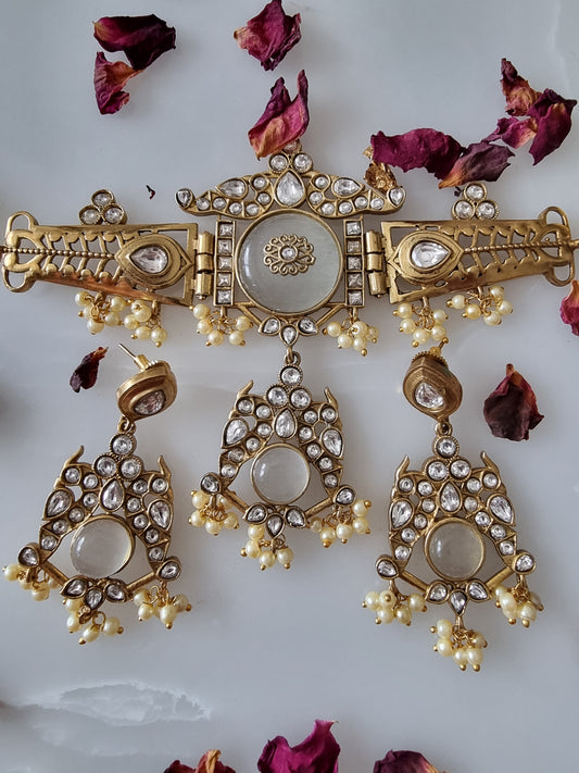 TAVISHA 24 CARAT GOLD PLATED WHITE CHOKER SET WITH EARRINGS