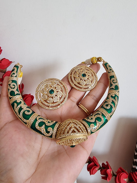 SAJNI GREEN MEENAKARI HASLI WITH EARRINGS