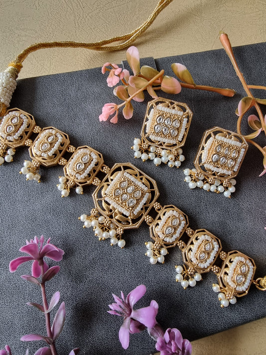 ANAHIRA GOLD PLATED KUNDAN CHOKER SET WITH EARRINGS