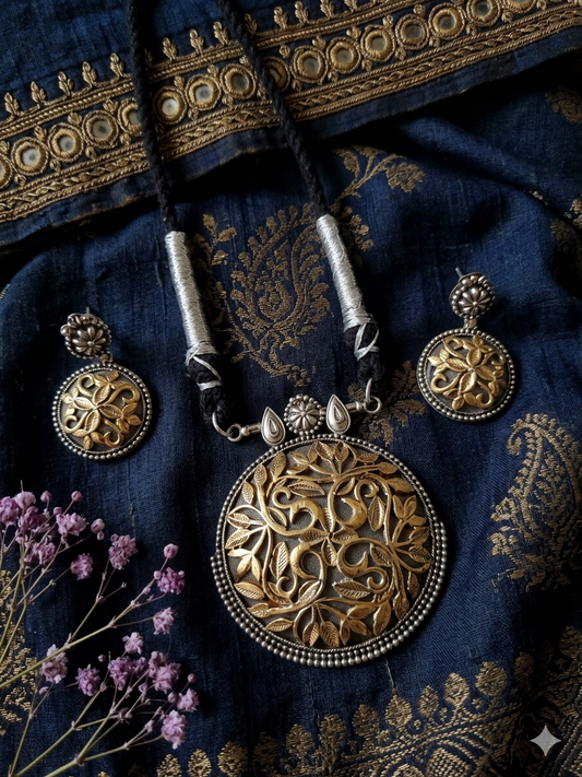 CHAND DUALTONE BRASS PENDENT SET WITH EARRINGS