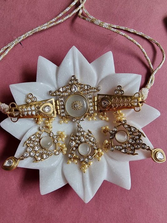 TAVISHA 24 CARAT GOLD PLATED WHITE CHOKER SET WITH EARRINGS