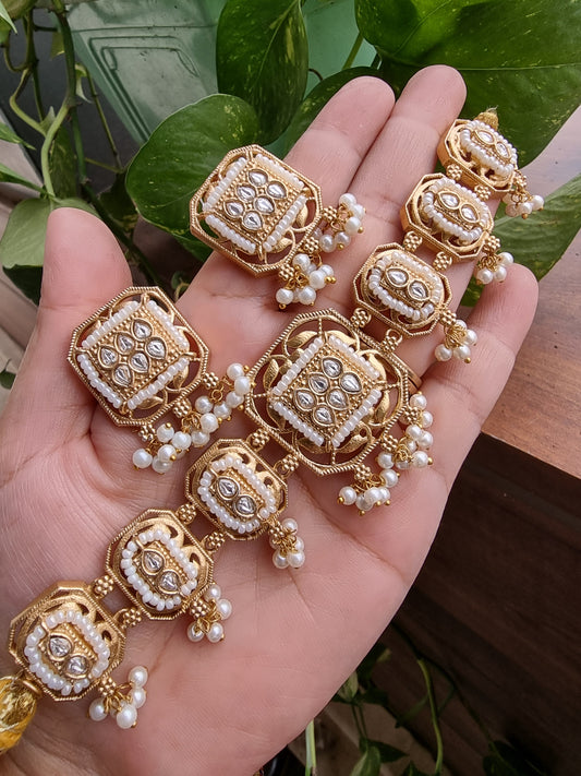 ANAHIRA GOLD PLATED KUNDAN CHOKER SET WITH EARRINGS