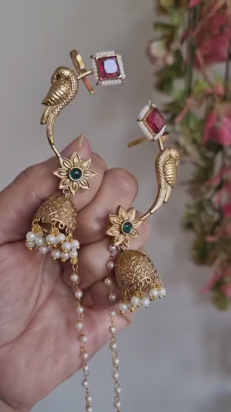 PAKHI GOLD PLATED EARCUFF WITH DETACHABLE PEARL CHAIN