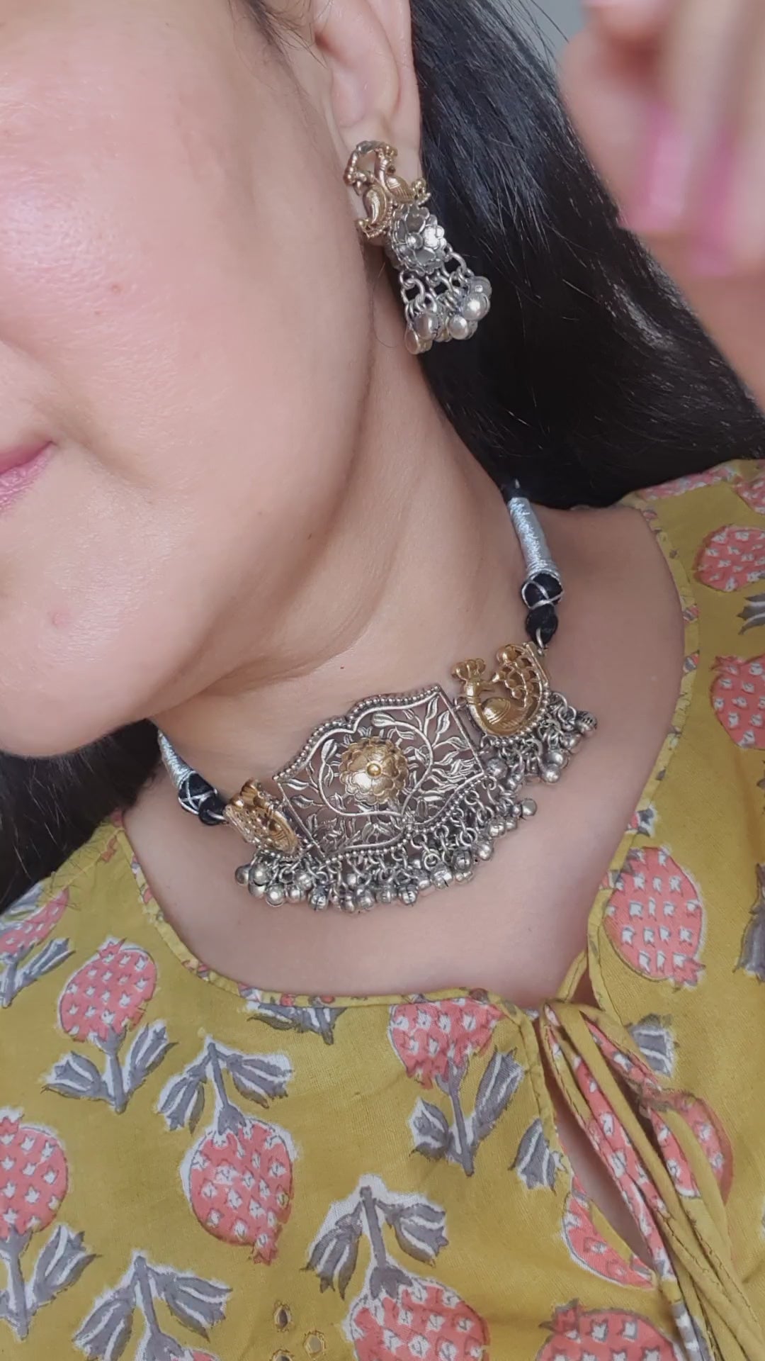 LAILA DUALTONE BRASS CHOKER WITH EARRINGS FOR WOMEN