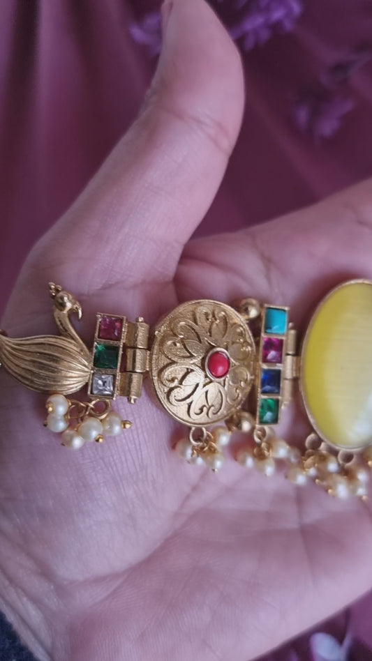 KYRIA  GOLD PLATED YELLOW CHOKER SET WITH EARRINGS